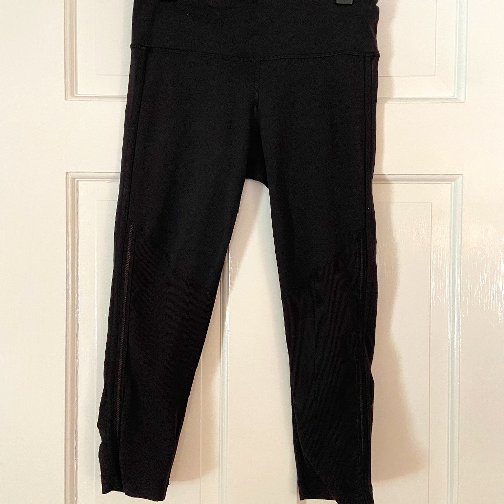 Lululemon black capris